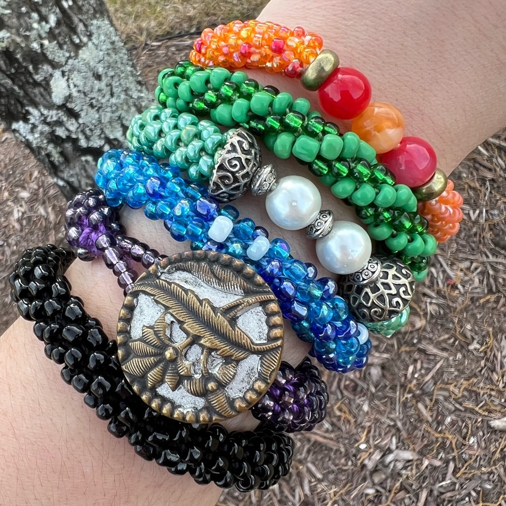 6 Stackable Vintage Stretchy Beaded Bracelets Blu… - image 2